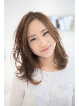 クラメール 黒崎コムシティ店(Kraemer) ロングバングな大人可愛いミディアム＆ヌーディグレージュ