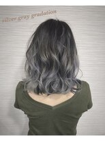 ヌーム 塚本店(NOOM) シルバーグレーグラデーション