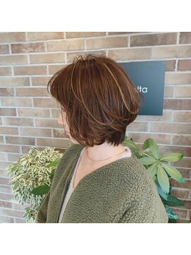 デルタ(Delta) ベージュカラー×前下がりショート