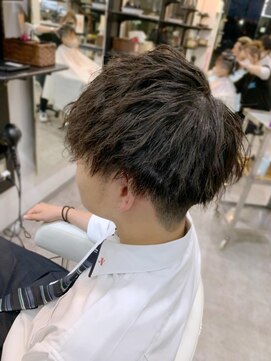 24 岸和田店 ふんわりシルエットが最高のメンズパーマ