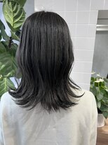 ティティ(TiTi)&nbsp;20代30代40代涼しげヘアこなれヘアチャコールグレー[TiTi_りの]