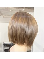 サロン ド ビカ(Salon de bika)&nbsp;ぷつっとミニボブ×ハイトーンベージュ