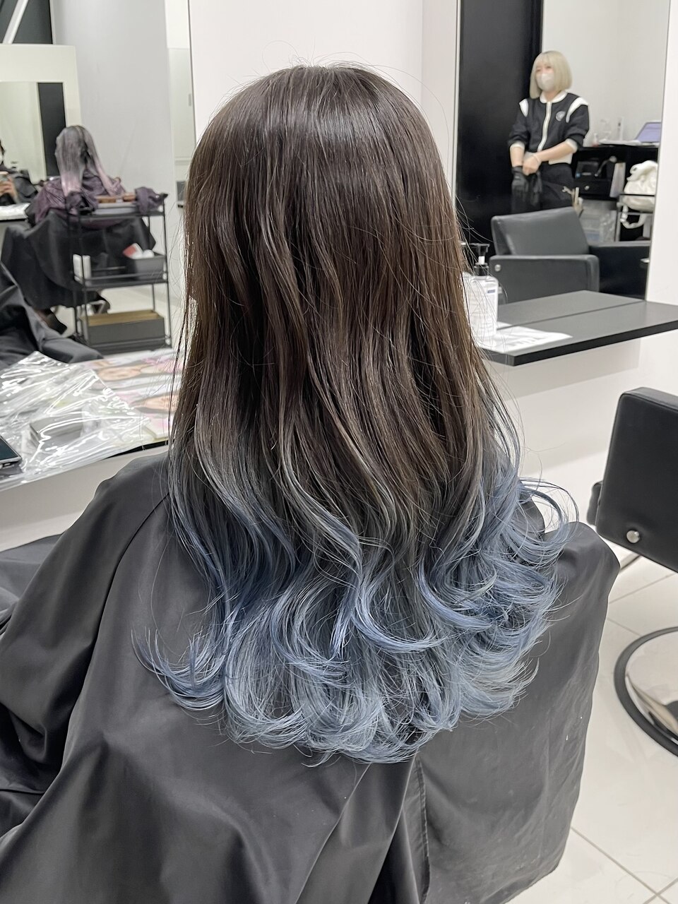 ヘアエクステウェーブ×グラデーションカラー（青系シルバー