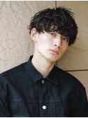 スーツ短髪ツーブロック束感モテる黒髪シークレットパーマ流行
