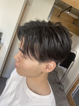 クオル 立川(QOL) 大人男子ヘア ニュアンス 毛流れ センターパート 大人ヘア