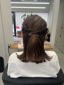 バルベストーキョーサウス(BARBES TOKYO SOUTH) 大人可愛いシンプルハーフアップ【清板】