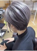 ショートボブ×脱白髪染めホワイトシャドールーツ×ブリーチ４回