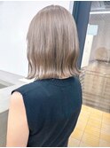 Say.ミディアムホワイトグレージュミニウルフぱっつん前髪表参道