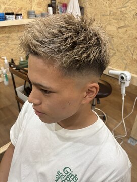 ペリドット(PERIDOT) ハイトーンフェード×ツイストパーマ