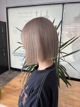 リトバイプティパ(Lit by petit-pas) ミルクティーカラー