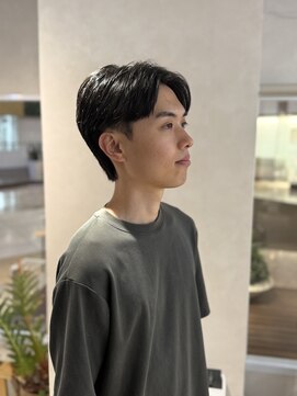 ウノプリールヴァモス(unopulir Vamos) 刈り上げありセンターパート