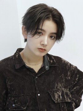 エイド 本店(aid) ニュアンスセンターパートパーマ毛流れ中世ショート