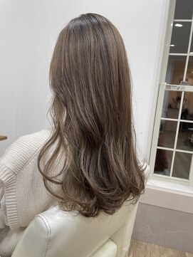 ジジ チーク 栃木(Gigi cheek) ・ハイライトでつくるハイトーンベージュ