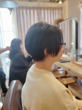 ヘアスペース リズム グリーン(Hair space Rizm green) すっと収まる骨格補正ショート