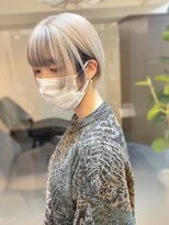 ディア(.eer)&nbsp;ホワイトブロンド×前髪インナーカラー×ミニボブ/大阪/心斎橋