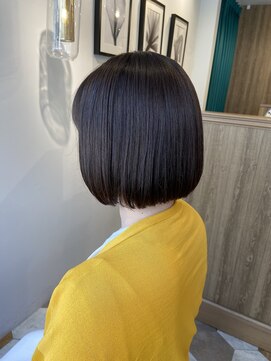 ムーン ティコブラーエ(moon tico brae) 8月【ミディアムヘア/斜めバング/グレージュカラー】