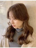 大人かわいいグレージュ韓国風くびれ外ハネパーマミディアム
