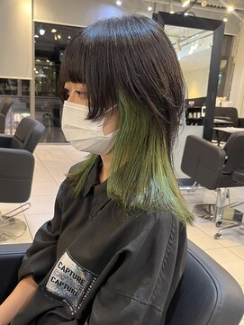 アクアオモテサンドウ(ACQUA omotesando) △インナーカラーグリーンウルフカットレイヤーカット姫カット