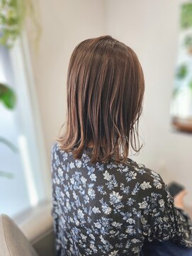 ツナグ(TSUNAGU) ハイライトカラー×切りっぱなしボブ