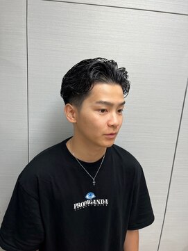 イントロバイフィーネ 渋谷(INTRO . by Fi-Ne) ローフェードナチュラルパーマかきあげスタイル