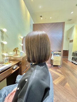 エルサフィロ ヨドヤバシ(el zafiro yodoyabashi) 【el zafiro yodoyabashi】ほどよいパツッとボブスタイル