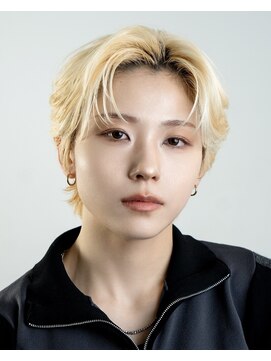 オーシャントーキョーオーバー 渋谷(OCEAN TOKYO OVER) 韓国センターパートコンマバングフェザーパーマニュアンスパーマ