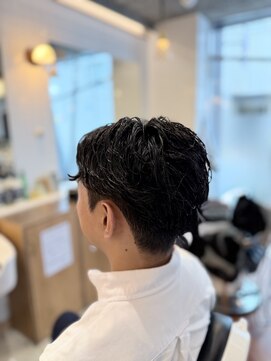 ゼロスバーバー(0's BARBER SHOP) 小顔効果◎フェザーパーマ×シャドウパーマ黒髪OK