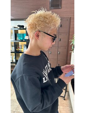 ブローチ(broche) スパイキーショート