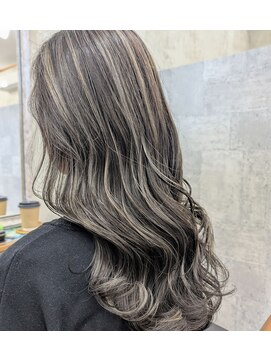 イル(iru) 根元が伸びても目立ちにくい/白髪ぼかしハイライト/Miku