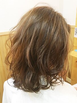 ララテラス(LaLa Terrace) ～LaLa Terrace流～カーキアッシュ×無造作くせ毛風ミディ