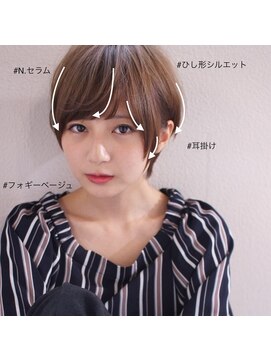 ショートヘアのポイント 女性らしいフェミニンショート L021175775