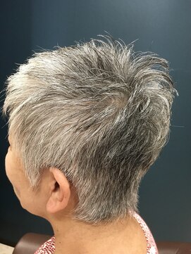 ミセス 40代50代60代70代 グレイ ひし形丸みベリーショート小顔 L ヘアサロンアンドヘアメイクディー Hair Salon Hair Make D のヘアカタログ ホットペッパービューティー