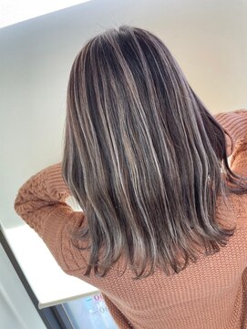 アイズ 本厚木(AIZU) コントラストハイライト ミルクティーベージュ