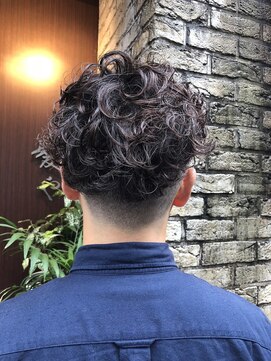 グラッドバーバードットエビス 恵比寿(GLAD BARBER. EBISU) サーフカール/スパイキーショート/ブルーブラック[恵比寿]