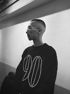 カムレイドフォーライフ(COMRADE 4 LIFE) 男らしさ100% 渋い男のスキンフェード担当松尾