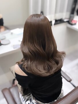 プティ(PUTY) 神戸三宮レイヤーカットヘーゼルベージュ オリーブベージュ