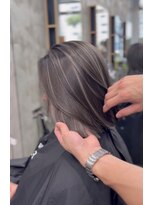 エッセンザ 梅田(ESSENZA)&nbsp;ハイライトバレイヤージュデザインカラー切りっぱなしボブ