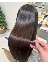 ファムバイアヴァンス(Femme by AVANCE.) 地毛風ショコラブラウン×極艶髪質改善ストレートダークアッシュ