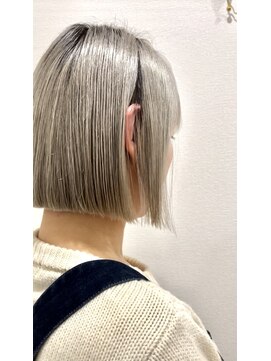 ボブ屋 切りっぱなし×くすみブロンド