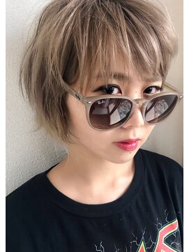 コルテ(corte) ハイトーンな大人ショートボブ