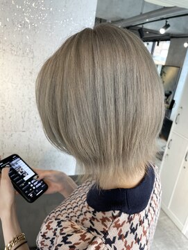 ヘアデザイン ファブロ(hair design FABRO.) ホワイトベージュ/ハイトーン/ダブルカラー/くびれヘア