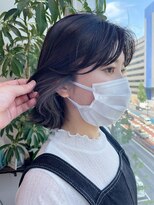大人のイヤリングカラー/ダークグレージュ/韓国ボブサイドバング