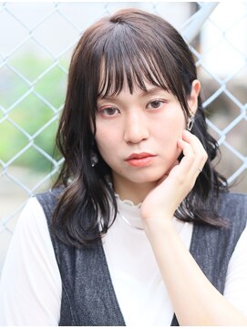 スリーヌーン(THREE noon) 暗髪　耳掛けラフウェーブ