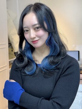 ミーム 原宿 表参道(meme) "インナーカラーブルー×レイヤーカット