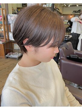 コワファーストナガサキシャンプーボーイ(COIFF1RST NAGASAKI SHAMPOO BOY) 大人可愛い20代30代40代黒髪前下がりショートボブ丸みショート◎