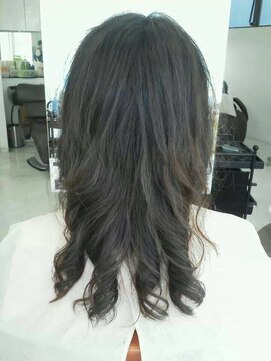 メディアモーダオズ(MEDIA MODA OZ) 巻き髪スタイル