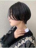 暗髪・黒髪ハンサムショート　前髪長めショート