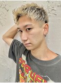 刈り上げツーブロック短髪カラーアップバング 無造作メンズヘア