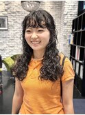 弾む束感が魅力!ゆれるカールスタイル