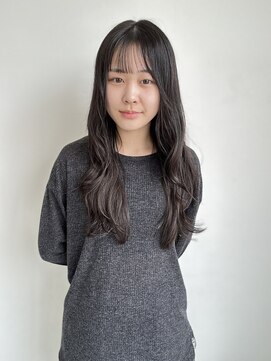 カットアンドトータルビューティ ヴァンキャトル(Cut&Total Beauty VINGT QUATRE) long layer cut Style